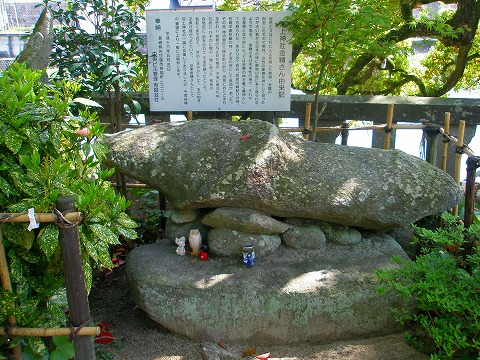 川上神社男性女性の神石